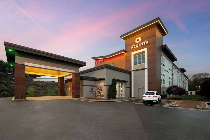 Hotel 2 of 32