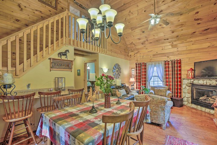 Resort Cabin w / Fire Pit: Golf Hike and Play!