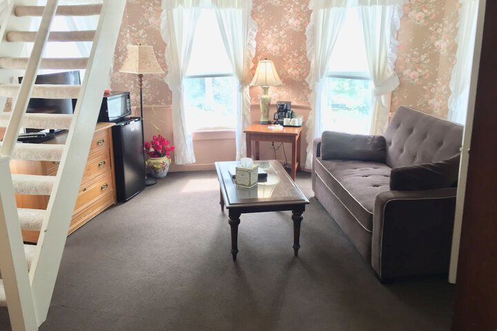 Alexanders Lodge