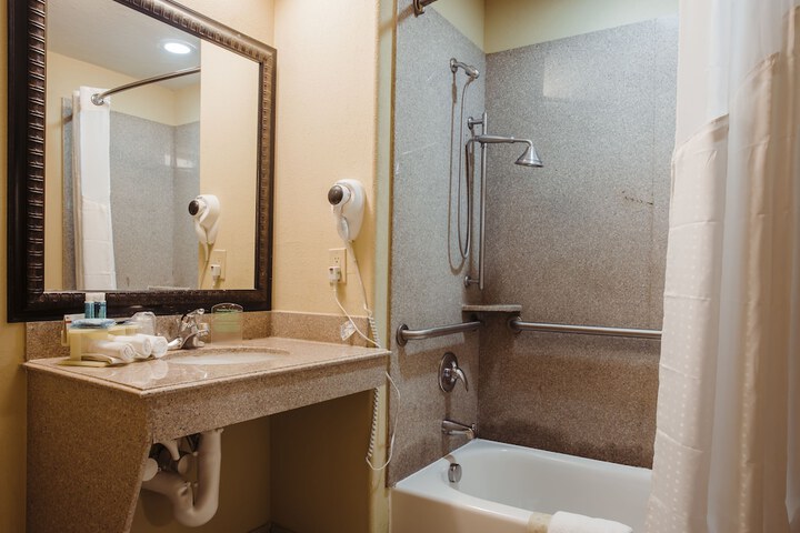 Room 27 of 42