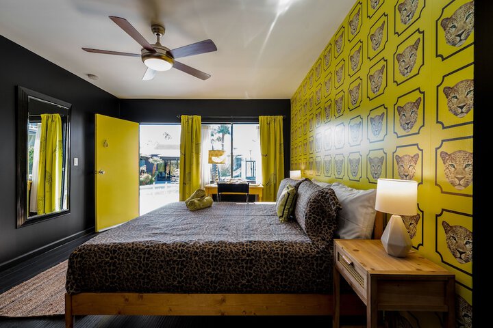 Room 10 of 26