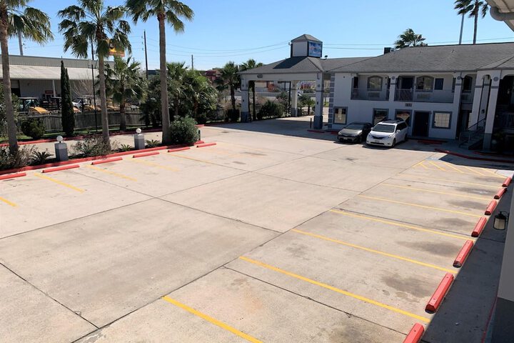 Sunrise Inn & Suites