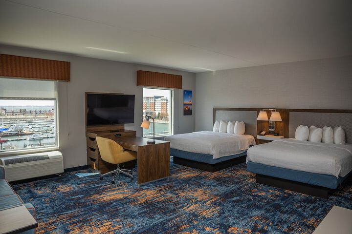 Hampton Inn & Suites Erie Bayfront