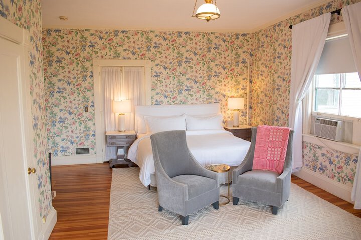 Room 27 of 132
