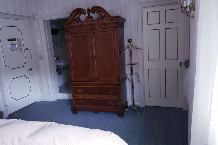 Lowell Inn