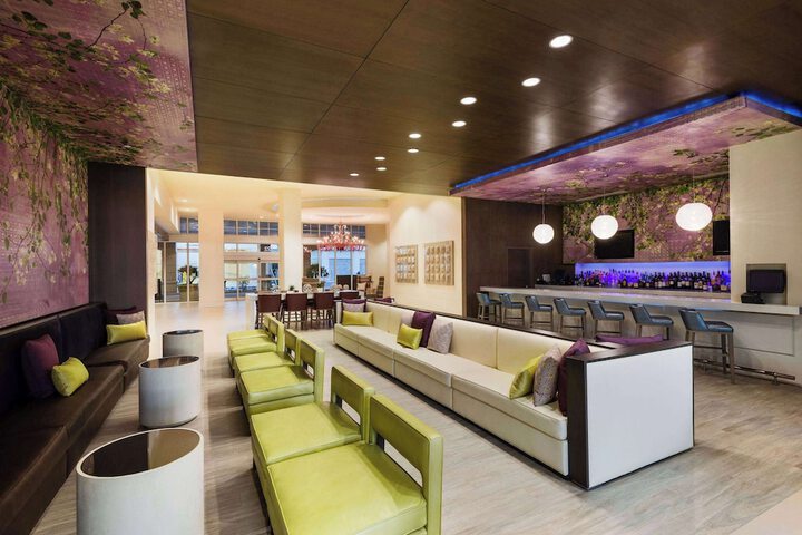Lounge 115 of 124