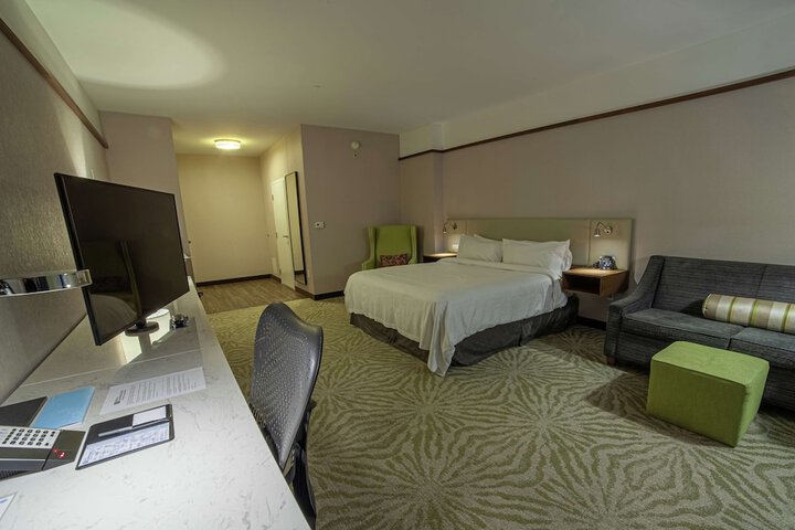 Room 15 of 36