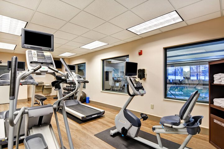 Holiday Inn Express & Suites New Berlin by IHG
