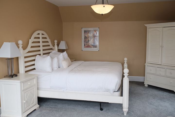 Room 34 of 185
