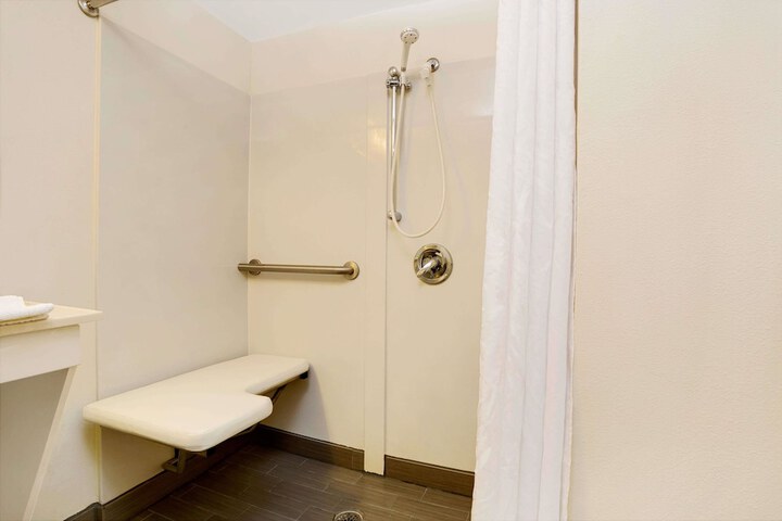Room 13 of 24