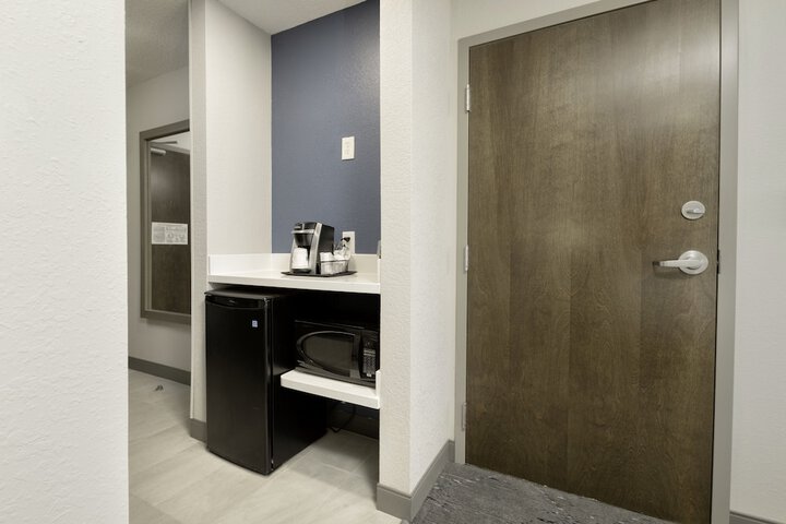 Room 16 of 50