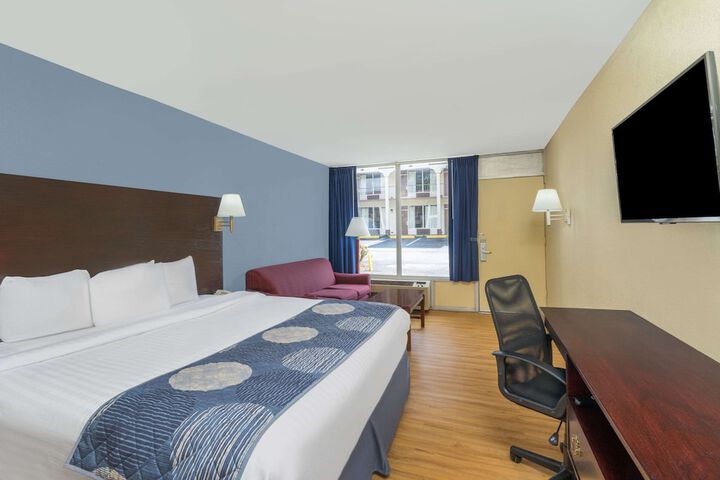 Room 5 of 14