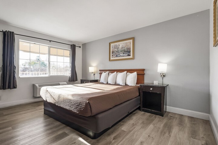 Room 44 of 73