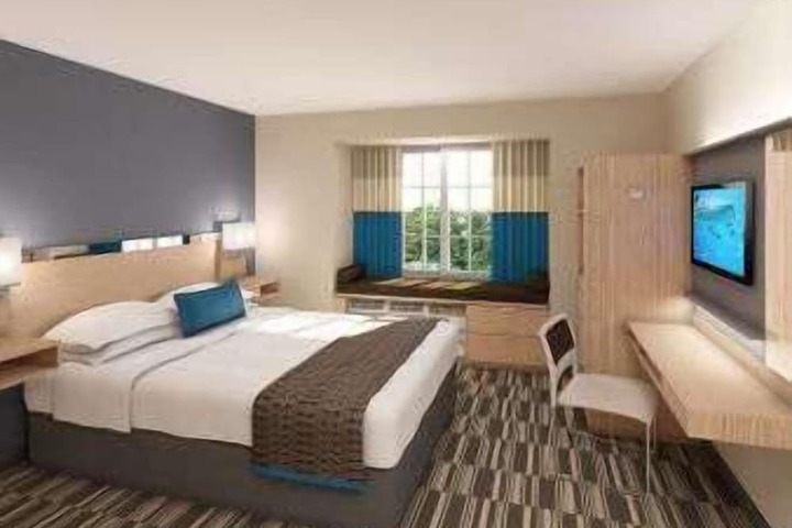 Room 7 of 18