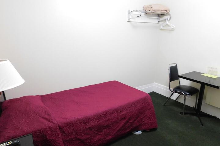 Room 19 of 36