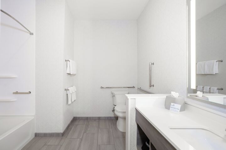 Holiday Inn Express & Suites Hebron - Cincinnati Airport by IHG