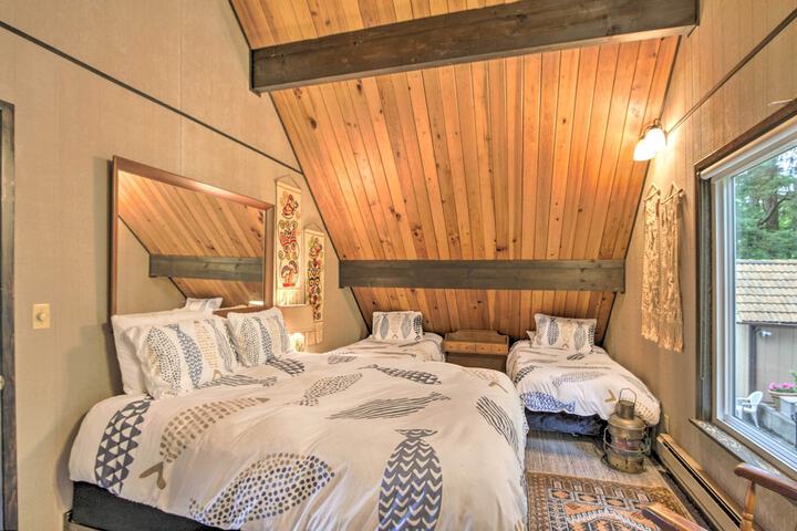 Waterfront Cabin w / Fire Pit in Gig Harbor!