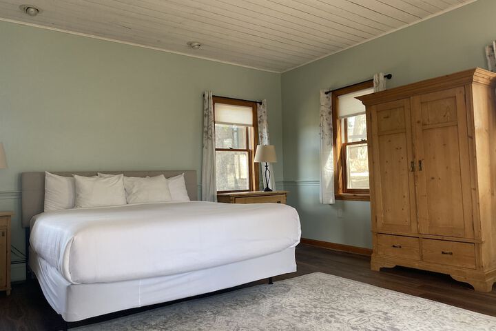 Room 207 of 294
