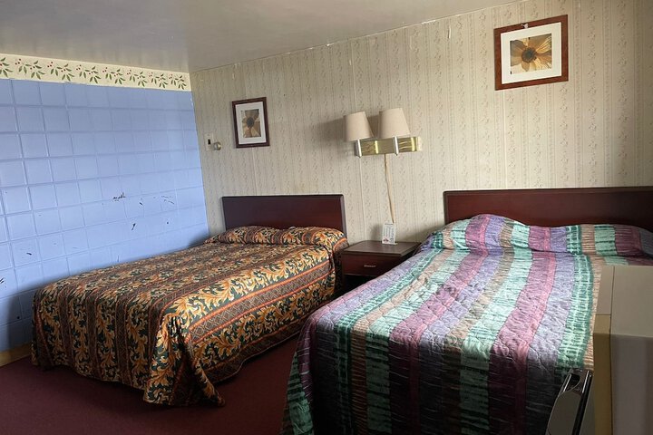 Room 6 of 8