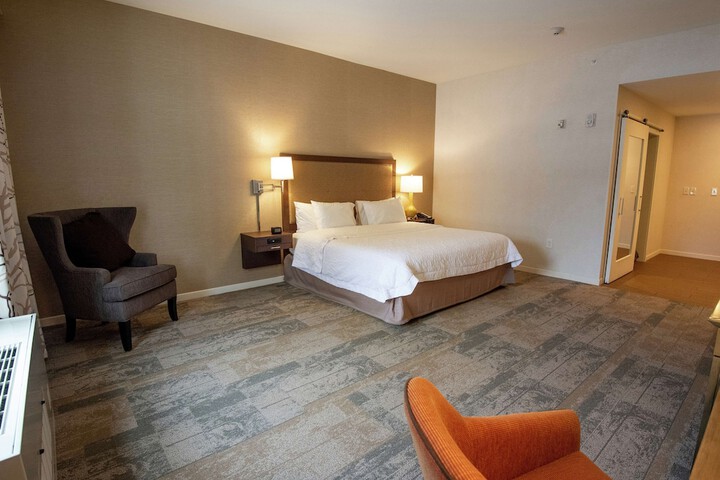 Hampton Inn and Suites Manchester
