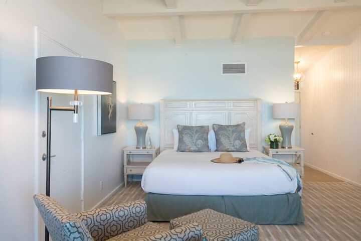 Room 46 of 122