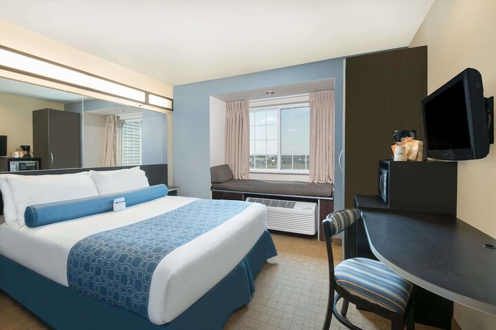 Room 12 of 16