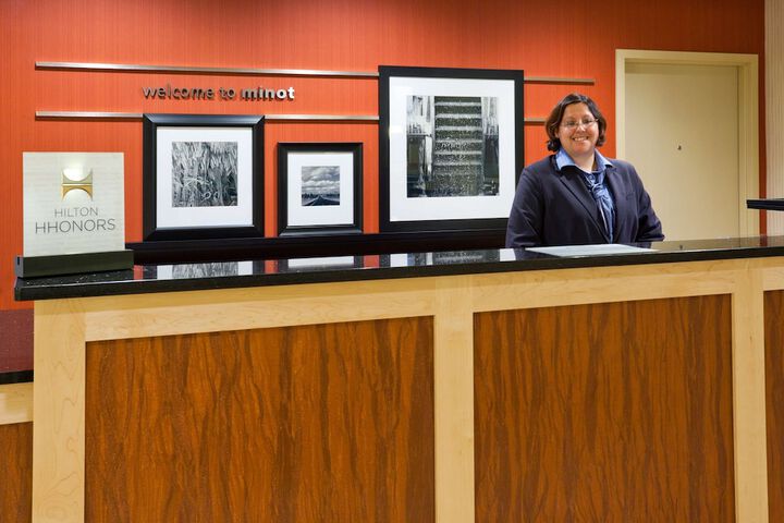 Hampton Inn & Suites Minot Airport