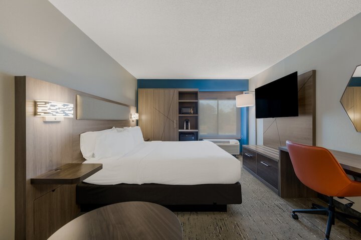 Room 11 of 51