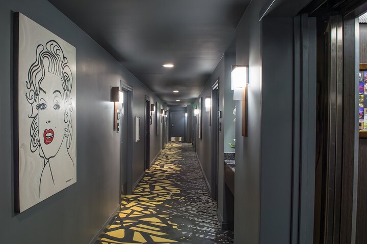 Ballroom/Hall 20 of 23