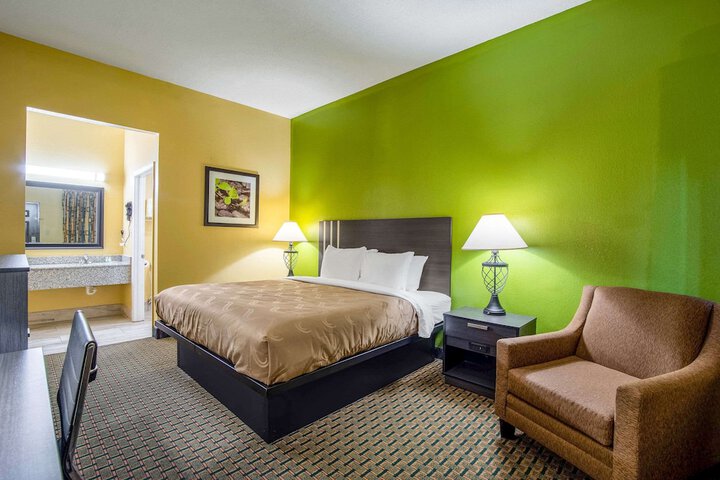 Room 9 of 30
