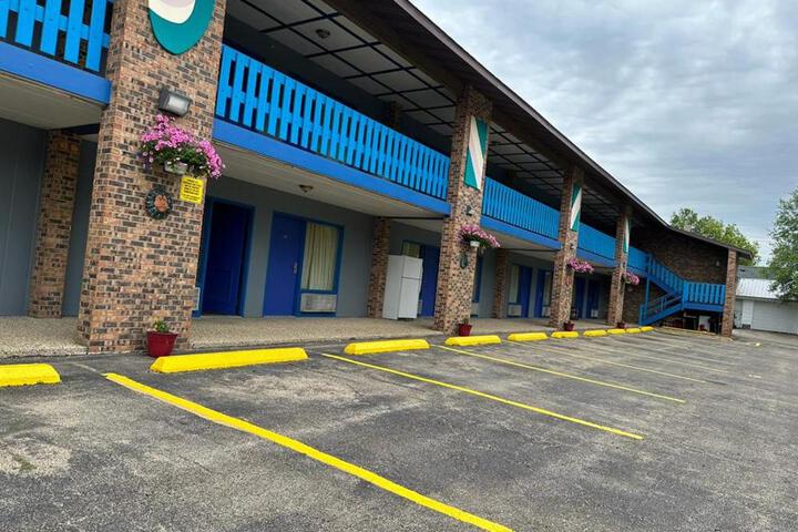Kewanee Motor Lodge