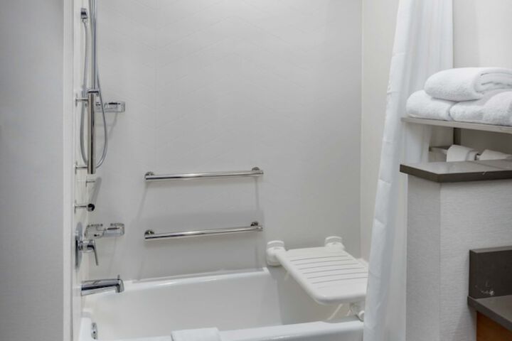 Room 16 of 28