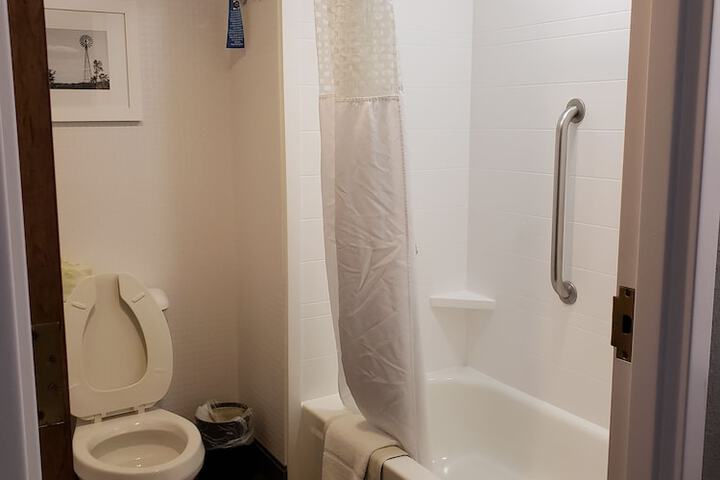 Room 102 of 169