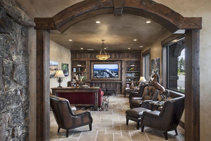 Glacier International Lodge