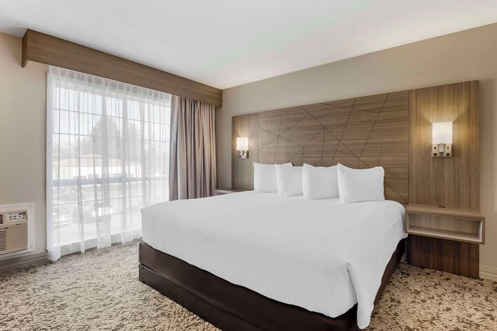 Best Western Plus Grand Manor Inn