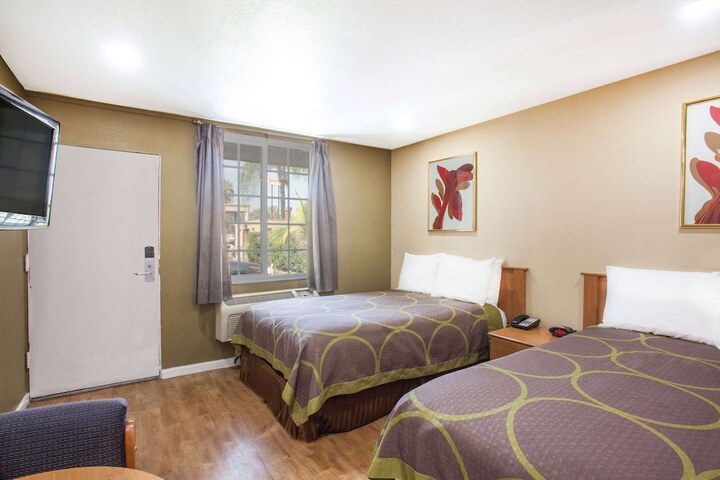 Room 13 of 19