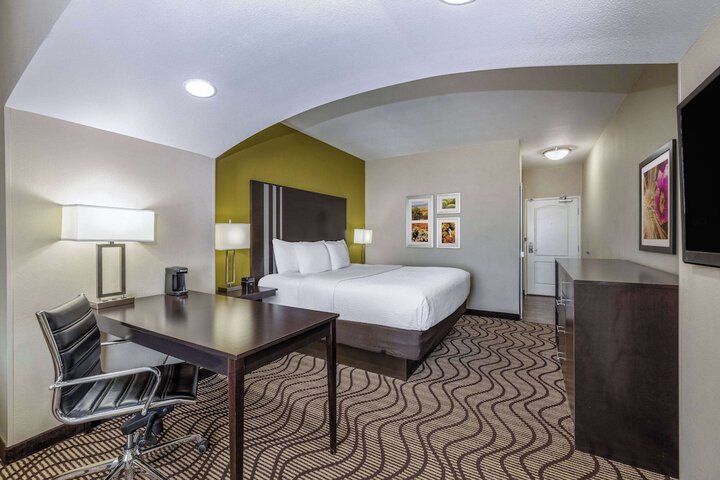 La Quinta Inn & Suites by Wyndham Artesia