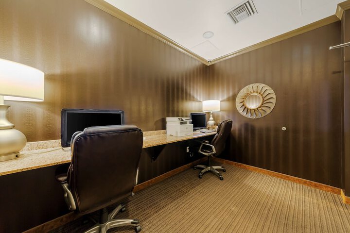 Business Center 35 of 35