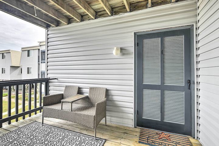 Cozy Ocean Isle Beach Condo Steps to the Beach!