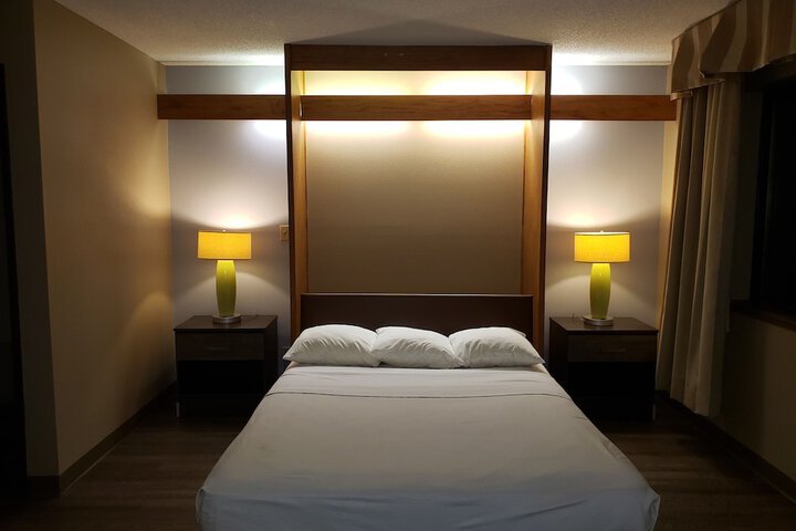Super 8 by Wyndham Milwaukee Airport