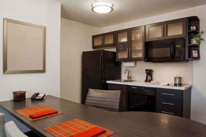 Candlewood Suites Cut Off by IHG