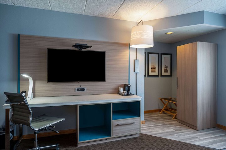Room 28 of 34
