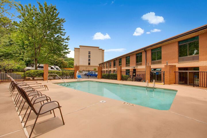 Pool 10 of 67