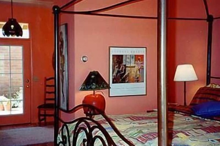 Room 12 of 33
