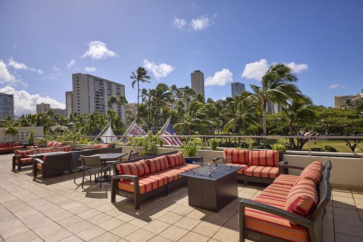 DoubleTree by Hilton Hotel Alana - Waikiki Beach