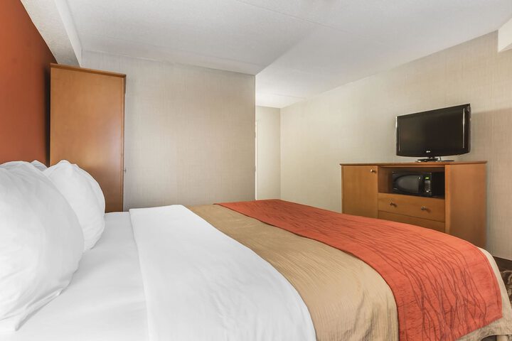 Room 11 of 32