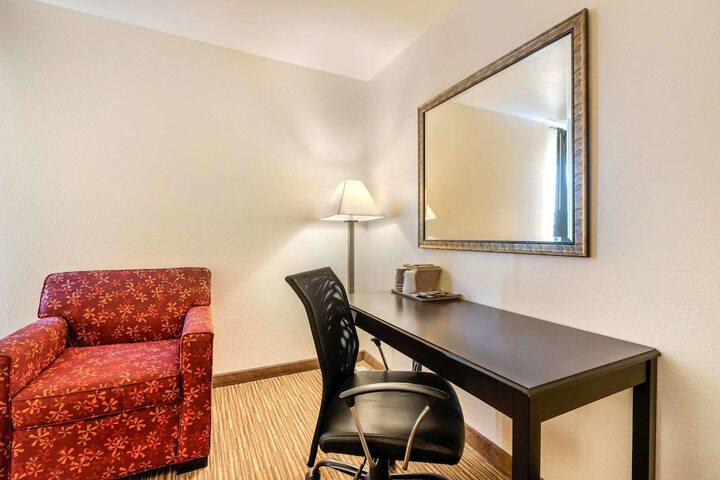 Room 33 of 46