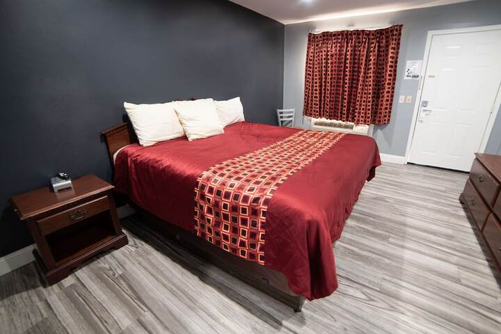 Room 28 of 32