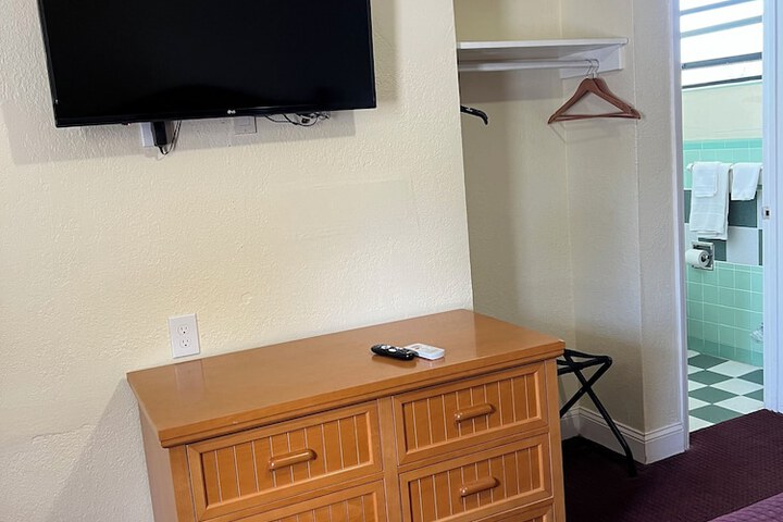 Room 19 of 29