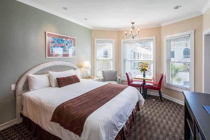 Glenmore Plaza Hotel